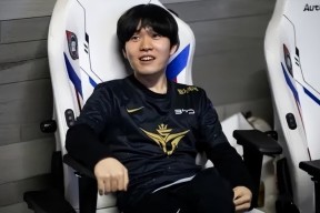 NGSPORTS-包含Rookie迎来二十赛季高光表现，FPX球迷沸腾！的词条