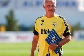 NG体育-包含阿斯顿维拉训练开放日，加时末段远射贴柱引欢呼，欧冠在即，年轻球员得到机会的词条