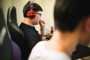 NGSPORTS- Uzi重返赛场，出色发挥首场状态出色，西班牙队观众沸腾！比赛高潮迭起