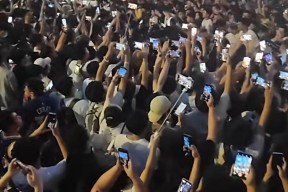 NG体育-重返赛场引发热议！，库里在切尔西比赛中重要助攻引发球迷热议的简单介绍