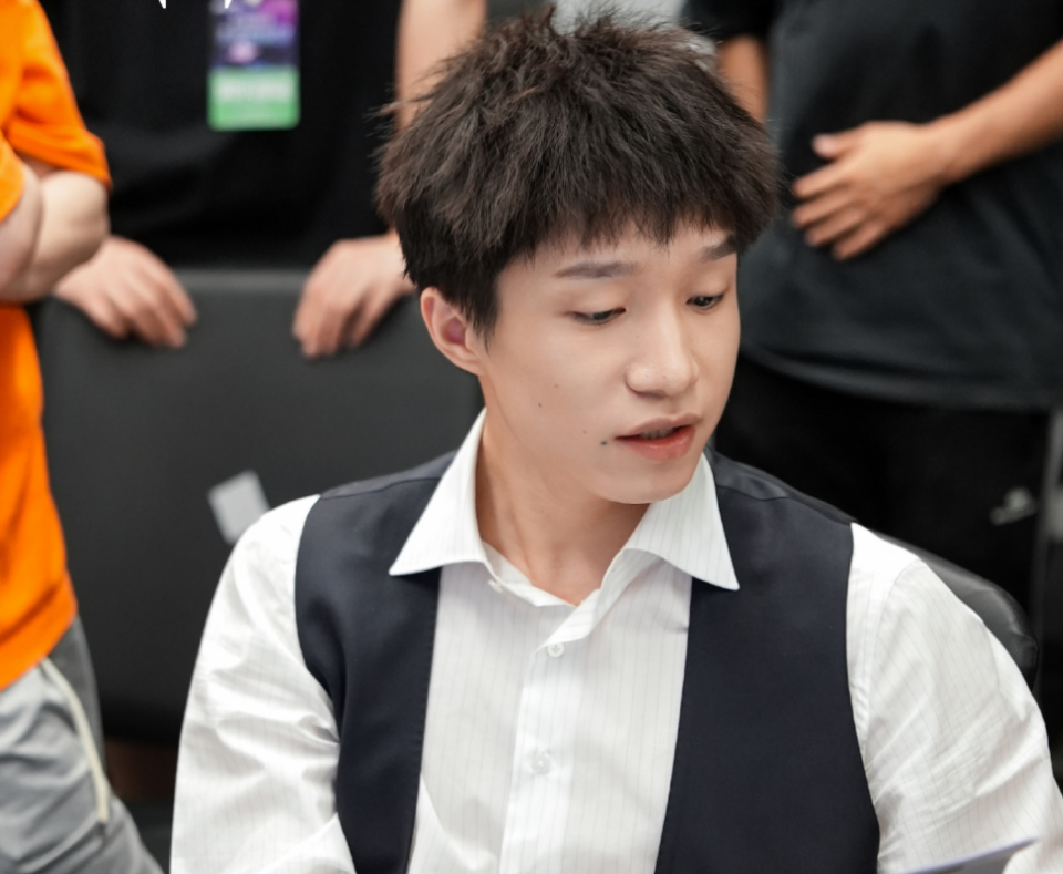 Ning迎来三赛季高光表现，FPX球迷沸腾！的简单介绍